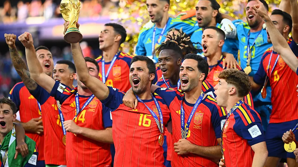 Kapitaen-Rodri-und-die-Spanier-sind-Weltmeister
