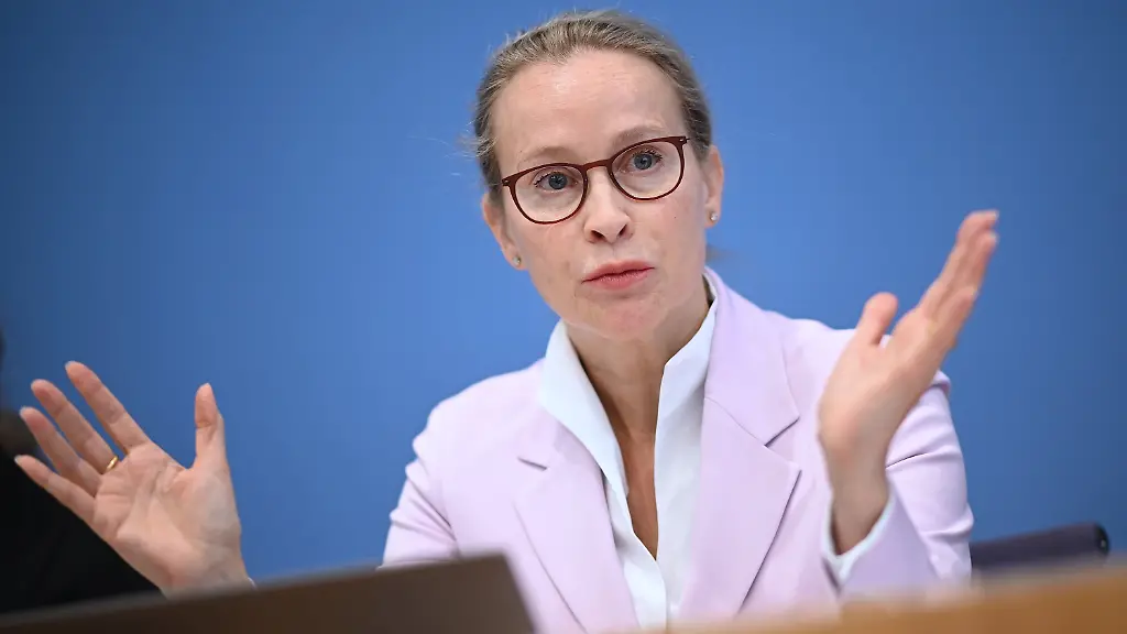 ARCHIV-15-04-2024-Berlin-Frauke-Brosius-Gersdorf-Juristin-stellt-den-Abschlussbericht-der-Kommission-zur-reproduktiven-Selbstbestimmung-und-Fortpflanzungsmedizin-vor