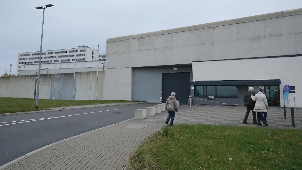Die-Justizvollzugsanstalt-Chemnitz-In-der-Haftanstalt-fuer-Frauen-aus-Sachsen-und-Thueringen-konnten-Interessierte-beim-Tag-der-offenen-Tuer-einen-Blick-hinter-Schwedische-Gardinen-werfen