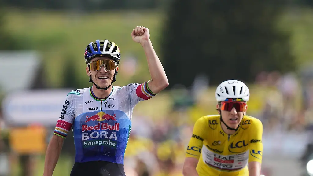 Remco-Evenepoel-l-nach-seinem-Sieg-auf-der-15-Etappe