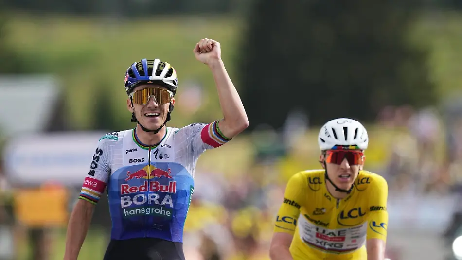Remco-Evenepoel-l-nach-seinem-Sieg-auf-der-15-Etappe