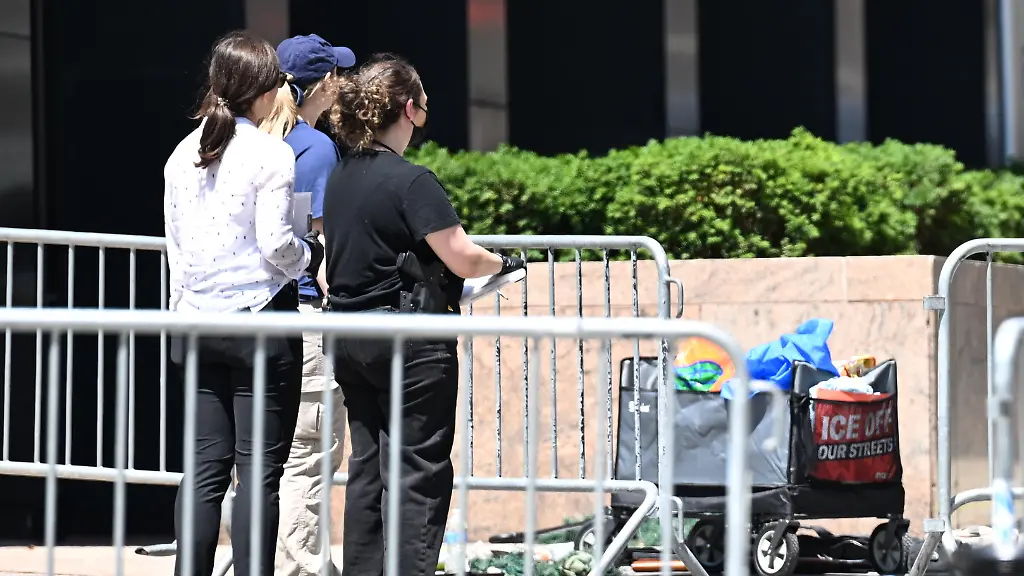 Members-of-the-FBI-Evidence-Response-Team-collected-evidence-at-the-scene-where-an-incendiary-device-was-detonated-outside-of-26-Federal-Plaza-in-Manhattan-New-York-United-States-on-July-20-2026-Monday-morning-the-incident-occurred-and-federal-authorities-are-investigating-the-crime-scene-The-suspect-was-taken-into-custody-and-the-FBI-Joint-Terrorism-Task-Force-is-investigating-A-cart-saying-the-words-ICE-Off-Our-Streets-was-located-at-the-scene