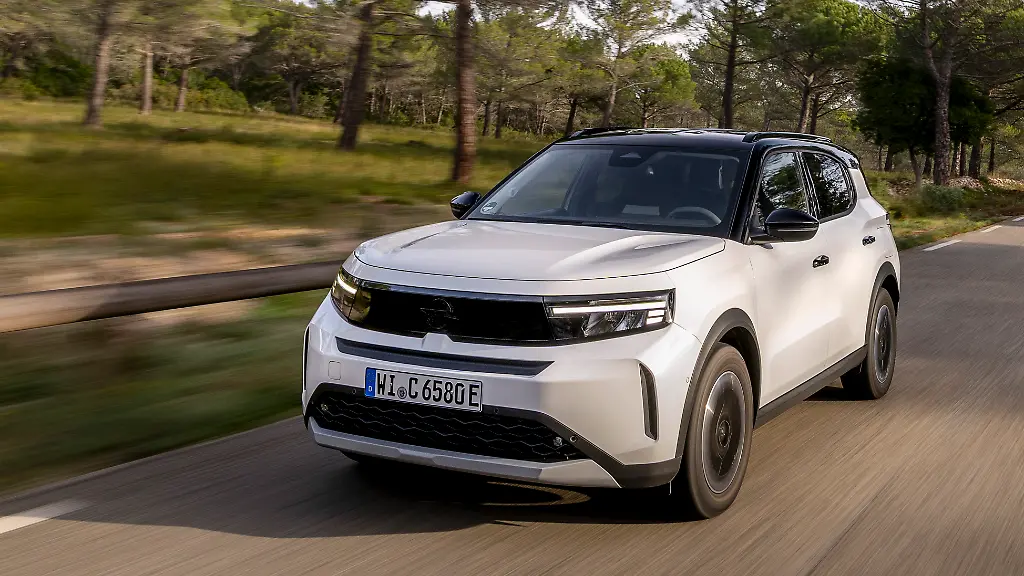 Der-Opel-Frontera-wird-von-einem-Elektromotor-an-der-Vorderachse-angetrieben-der-113-PS-leistet