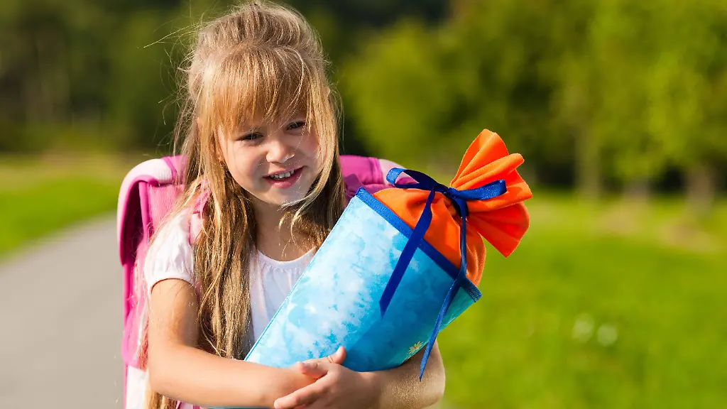 Fuer-die-Schultuete-oder-als-kleine-Ueberraschung-Diese-Geschenke-lassen-Kinderaugen-beim-Schulstart-2026-strahlen
