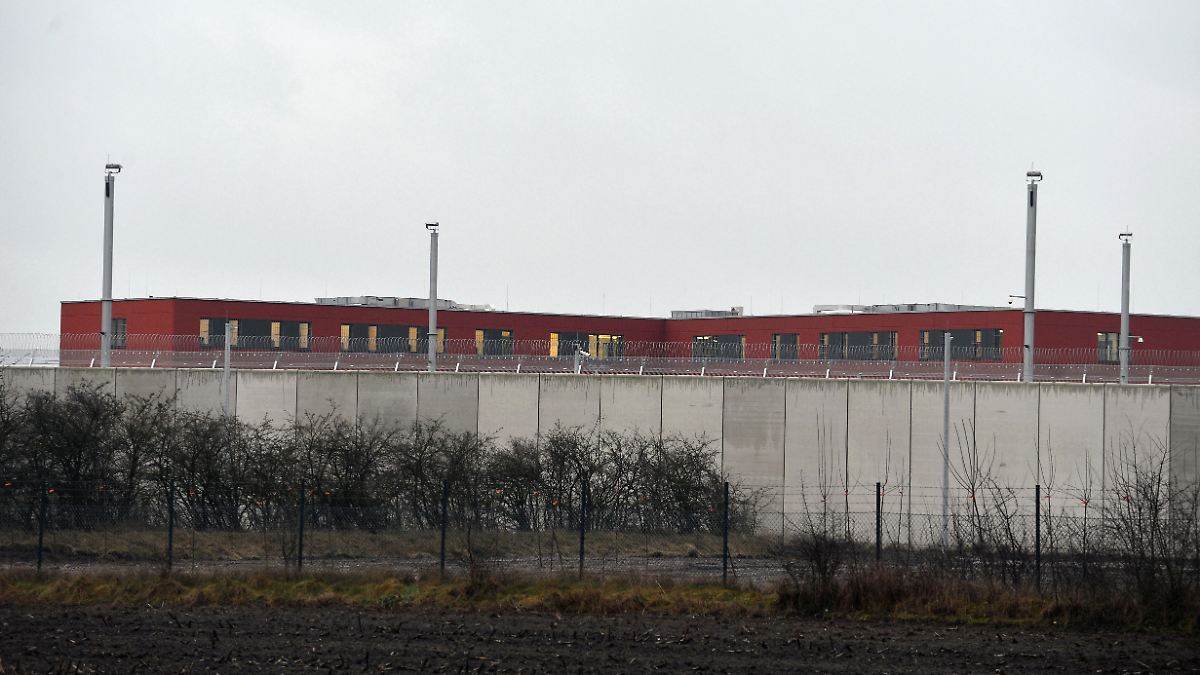 In der Nacht stranguliert: Stade-Mörder wird in Gefängnis tot aufgefunden