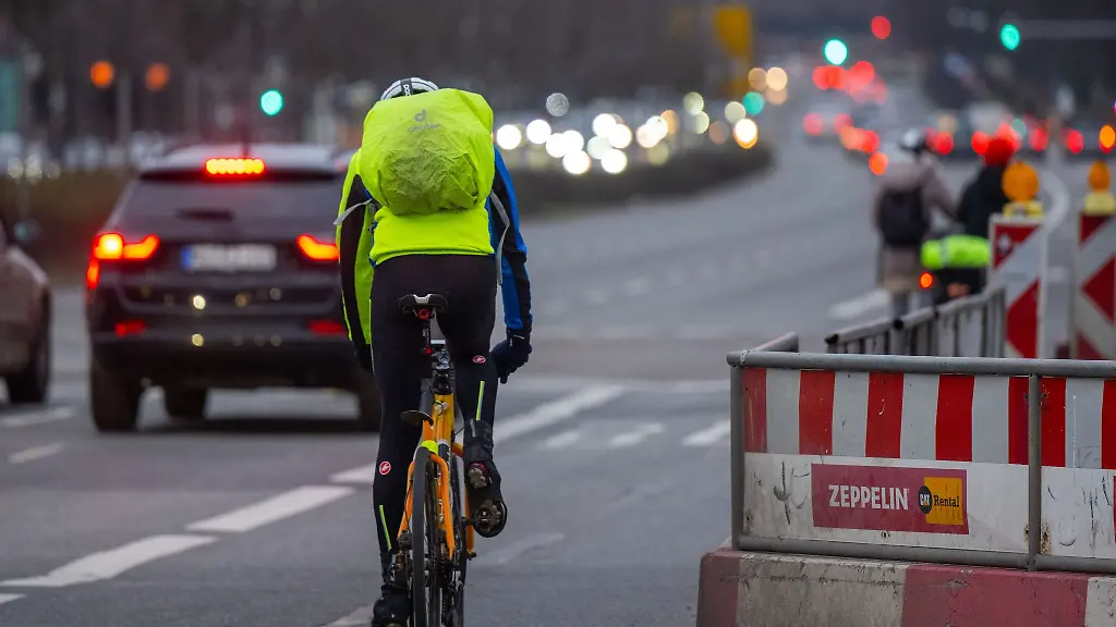 Mehrere-Verbaende-kritisieren-in-einem-Papier-unter-anderem-den-schleppenden-Radwegeausbau-in-Berlin