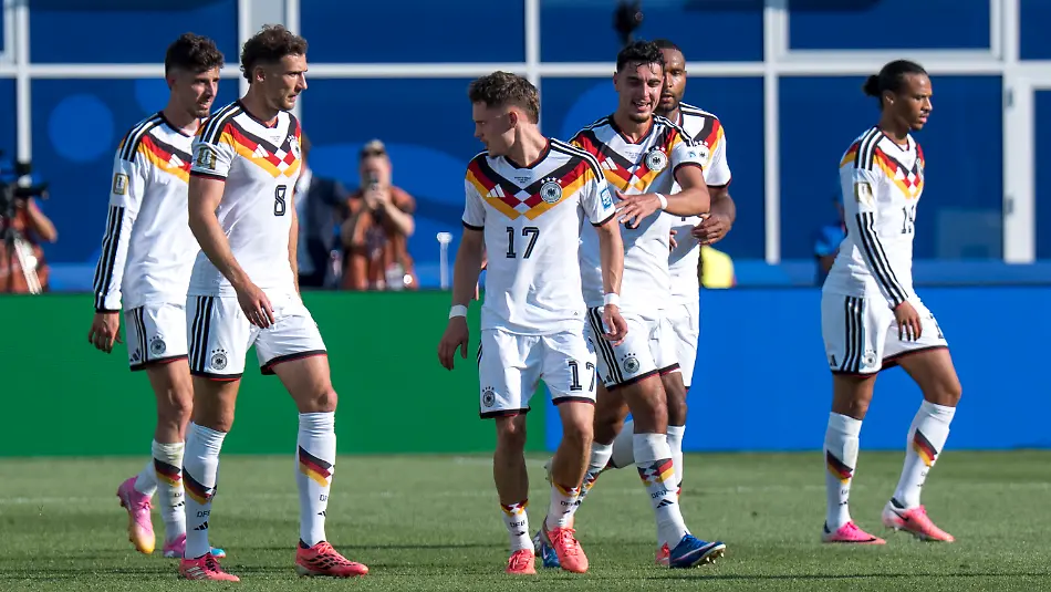 Die-Mannschaft-von-Deutschland-jubelt-ber-das-F-hrungstor-Tor-goal-Goal