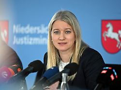 "Serie schwerwiegender Pannen": Sechsfachmörder von Stade tot - CDU fordert Aufklärung