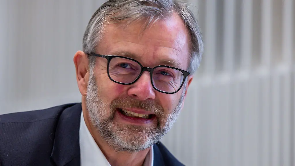 Heiko-Geue-SPD-der-Finanz-und-Digitalisierungsminister-von-Mecklenburg-Vorpommern-hat-den-Zweckverband-eGo-MV-besucht