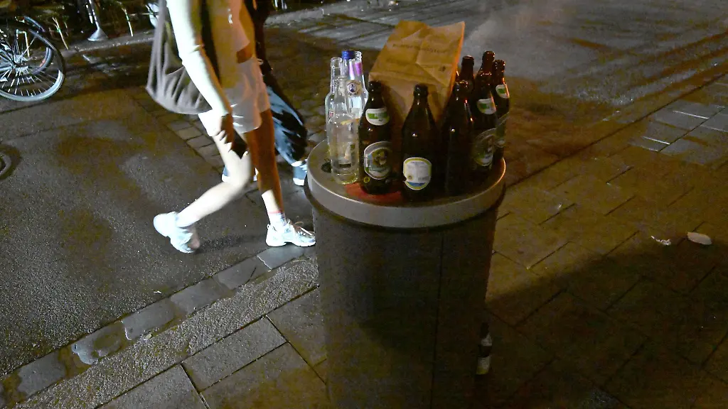 Die-Richter-befassen-sich-mit-einem-Verbot-der-Stadt-Muenchen-Demnach-darf-ein-Gastronom-nach-22-00-kein-Flaschenbier-zum-Mitnehmen-mehr-verkaufen