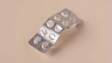 555913643