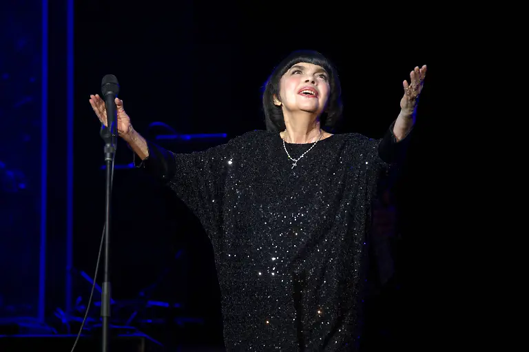 La-chanteuse-francaise-Mireille-Mathieu-fete-ses-60-ans-de-carriere-sur-la-scene-de-l-Olympia-Paris-France-25-10-2025-French-singer-Mireille-Mathieu-celebrates-her-60-year-career-on-stage-at-the-Olympia