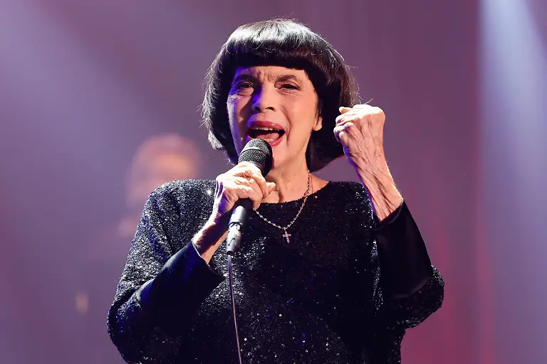 PHOTOPQR-LE-DAUPHINE-Christophe-AGOSTINIS-Avignon-05-12-2025-Avignon-le-5-decembre-2025-Salle-Confluence-Concert-de-Mireille-Mathieu-Avec-cette-tournee-Mireille-Mathieu-fete-ses-60-ans-de-carriere-Avignon-France-dec-5th-2025-Mireille-Mathieu-concert-With-this-tour-Mireille-Mathieu-celebrates-her-60-year-career