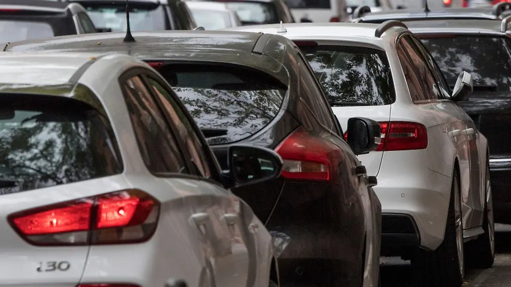 Im-Bundesvergleich-weist-Hessen-die-fuenfthoechste-Autodichte-unter-den-16-Bundeslaendern-auf