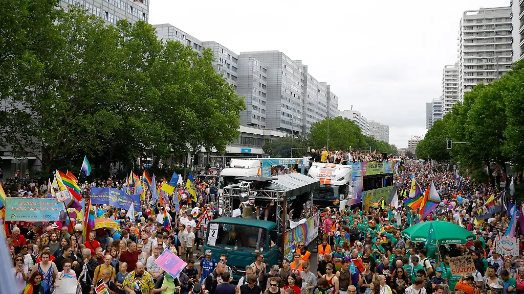Am-Samstag-gibt-es-wegen-des-CSD-zahlreiche-Strassensperrungen-in-Berlin-Mitte