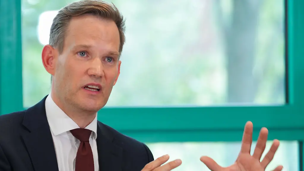07-07-2026-Berlin-Hendrik-Streeck-Beauftragter-der-Bundesregierung-fuer-Sucht-und-Drogenfragen-spricht-waehrend-einer-Pressekonferenz-zur-Zahl-der-Drogentoten-2025