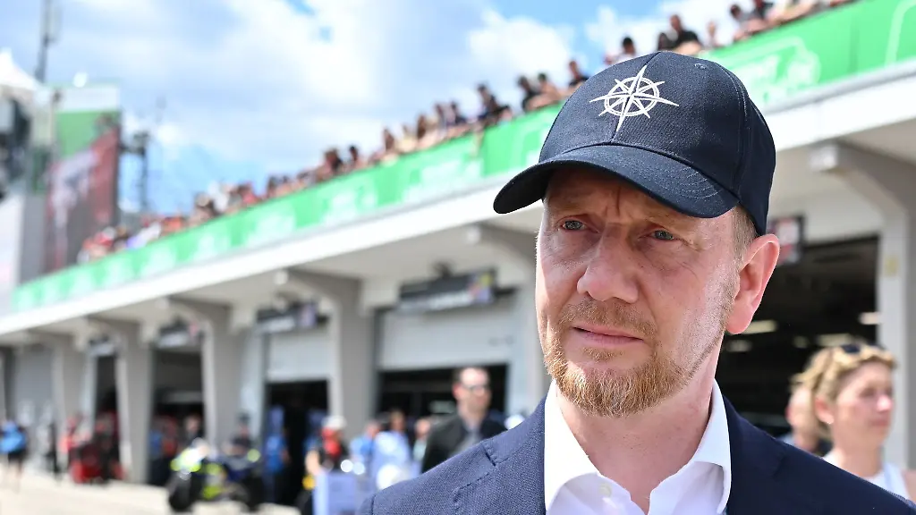 Ministerpraesident-Michael-Kretschmer-CDU-hat-mit-Aeusserungen-ueber-die-Brandmauer-Kritik-ausgeloest-Archivbild