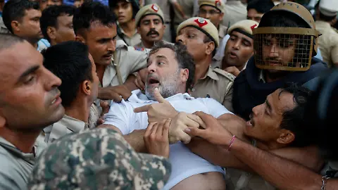 epi_1047682225_REUTERSFOTO_2026-07-21T134457Z 1679384668 RC2DIMAR50VS RTRMADP 3 INDIA-POLITICS.JPG_Protest outside Indi