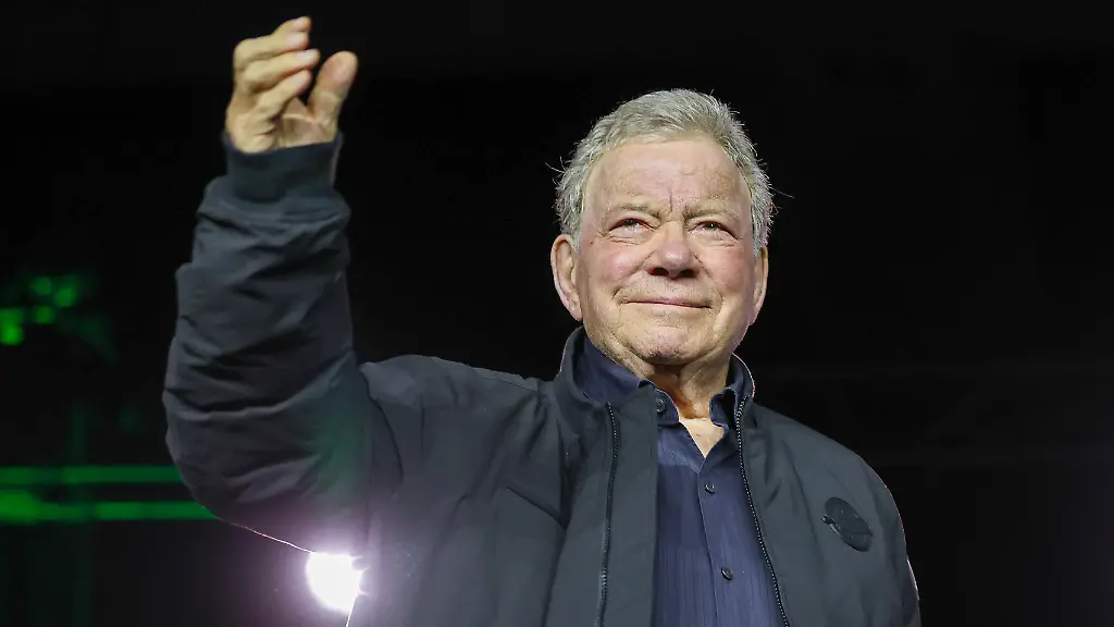 SEATTLE-WASHINGTON-MARCH-07-William-Shatner-speaks-onstage-during-the-Boldly-Going-A-Spotlight-on-William-Shatner-panel-during-Emerald-City-Comic-Con-at-Seattle-Convention-Center-on-March-07-2026-in-Seattle-Washington