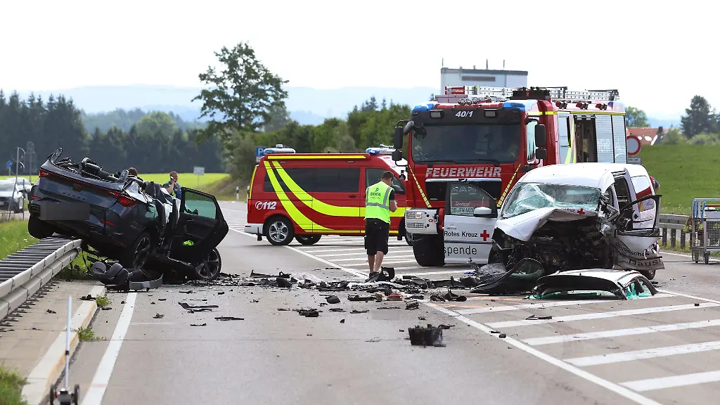 Die-B12-wurde-nach-dem-Zusammenstoss-zunaechst-gesperrt
