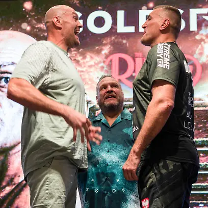 Tyson-Fury-and-Mariusz-Wach-face-off-during-the-official-press-conference-PK-Pressekonferenz-in-Pattaya-Thailand-22-Jul-2026-Tyson-Fury-L-and-Mariusz-Wach-R-face-off-during-the-official-press-conference-ahead-of-their-heavyweight-contest-Former-heavyweight-world-champion-Tyson-Fury-and-Poland-s-Mariusz-Wach-held-the-official-press-conference-ahead-of-their-heavyweight-contest-for-the-WBC-World-Boxing-Council-Humanitarian-Title-It-s-promoted-by-Gold-Star-and-will-take-place-at-Max-Muay-Thai-Arena-in-Pattaya-Thailand-with-proceeds-supporting-the-Father-Ray-Foundation