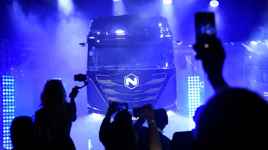 2019-12-02T215904Z-466006119-RC29ND9AFP5S-RTRMADP-3-CNH-INDUSTRIAL-NIKOLA