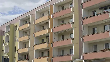 528399068