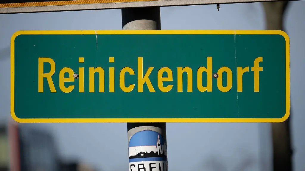 Das-Bezirksamt-Berlin-Reinickendorf-moechte-mit-einer-Bodentafel-an-eine-vor-32-Jahren-von-Neonazis-ermordete-Frau-erinnern