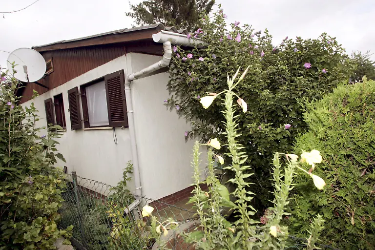 The-garden-cottage-in-Strasshof-Lower-Austria-where-Natascha-Kampusch-took-refuge-after-escaping-from-her-kidnapper-on-Thursday-24-August-2006-An-18-year-old-girl-who-miraculously-turned-up-alive-after-have-been-held-captive-for-eight-years-was-identified-as-the-missing-Natascha-Kampusch-on-Thursday-Police-said-a-medical-examination-showed-a-scar-on-the-same-place-on-her-body-as-Natascha-had-had-when-she-vanished-aged-10-in-March-1998-The-police-statement-came-after-a-drama-on-Wednesday-in-which-Natascha-escaped-from-a-car-driven-by-her-kidnapper-The-44-year-old-man-abandoned-the-car-and-hours-later-committed-suicide-by-throwing-himself-under-a-train-EPA-Herbert-P