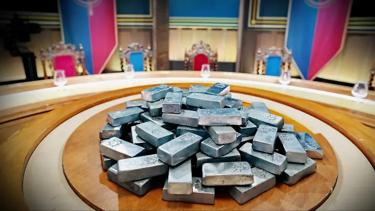 Der-Silberschatz-auf-dem-Round-Tabel-im-Die-Verraeter-Vertraue-Niemandem-Die-Verwendung-des-sendungsbezogenen-Materials-ist-nur-mit-dem-Hinweis-und-Verlinkung-auf-RTL-gestattet