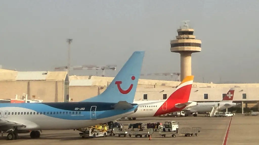 Tui-Iberia-und-Swiss-Airlines-Maschinen-auf-dem-Flughafen-Palma-de-Mallorca-Palma-18-07