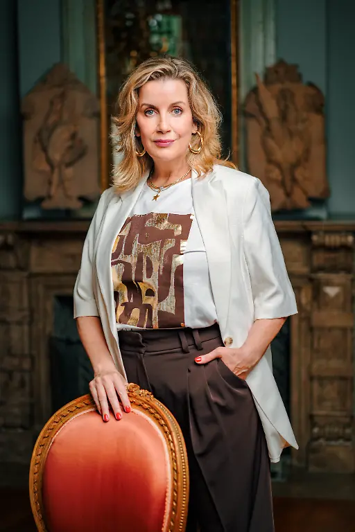 Alexa-Maria-Surholt-Schauspielerin-insbesondere-fuer-Fernsehserien-bspw-In-aller-Freundschaft-Die-Verwendung-des-sendungsbezogenen-Materials-ist-nur-mit-dem-Hinweis-und-Verlinkung-auf-RTL-gestattet