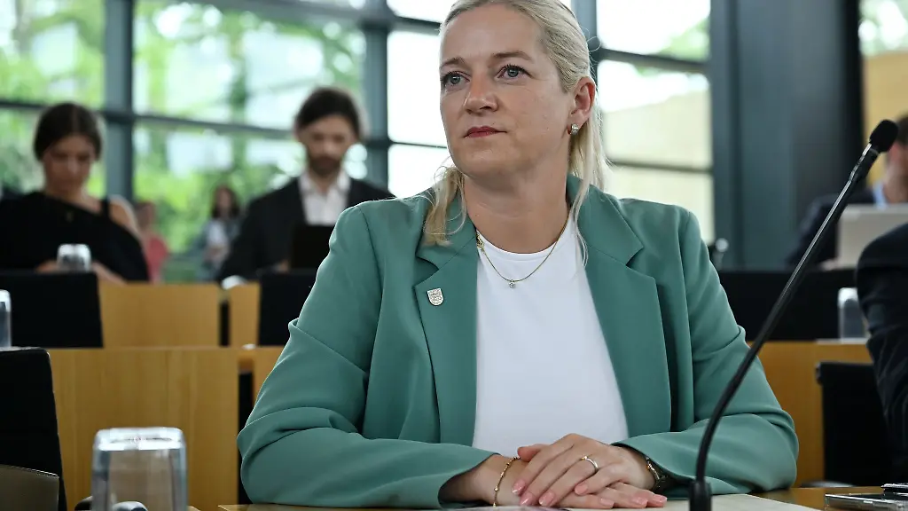 Thueringens-Justiz-und-Migrationsministerin-Beate-Meissner-CDU-befuerwortet-die-Aenderungen-bei-Abschiebungen-nach-Afghanistan