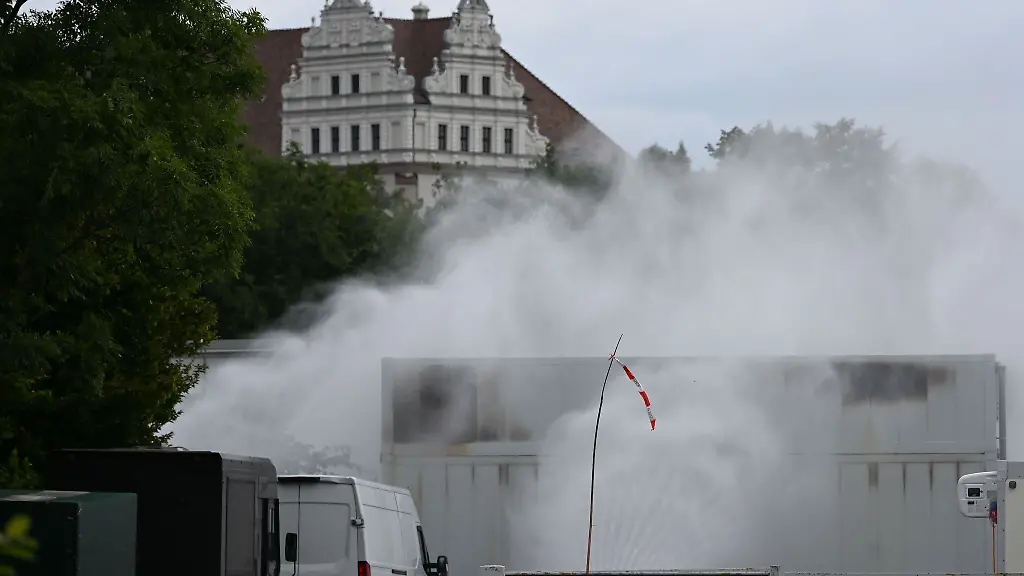 Der-Brand-in-einem-Batteriespeicher-in-der-Bautzener-Neustadt-brach-am-Dienstagnachmittag-aus
