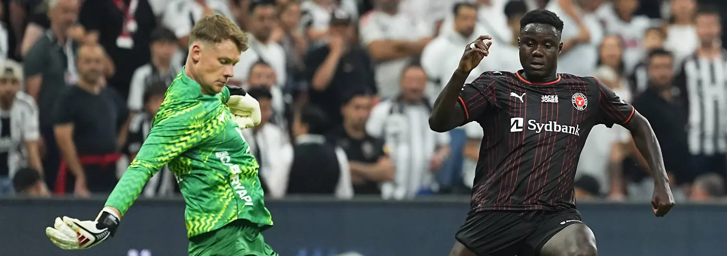 Besiktas-v-Midtjylland-UEFA-Europa-League-second-qualifying-round-ISTANBUL-TURKIYE-JULY-23-Goalkeeper-Alexander-Nubel-L-of-Besiktas-competes-against-Pedro-Bravo-R-of-Midtjylland-during-the-UEFA-Europa-League-second-qualifying-round-first-leg-match-between-Besiktas-and-Midtjylland-at-Tupras-Stadium-in-Istanbul-Turkiye-on-July-23-2026-Esra-Bilgin-Anadolu-Istanbul-Turkey-Editorial-use-only-Please-get-in-touch-for-any-other-usage