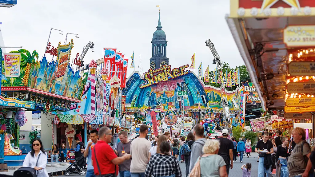 Der-Sommerdom-zaehlte-vergangenes-Jahr-mehr-als-1-3-Millionen-Besucher