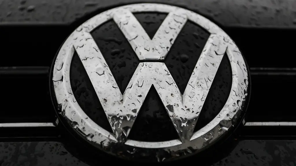 Raindrops-are-seen-on-the-logo-of-Volkswagen-car-in-Krakow-Poland-on-October-5-2016