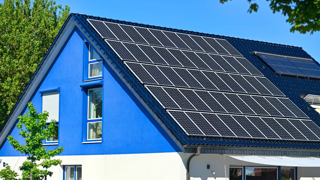 PV-Anlage-und-Balkonkraftwerk-sind-wichtige-Bausteine-der-privaten-Energiewende