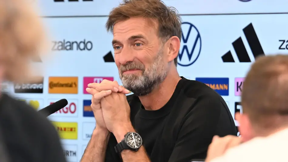 Juergen-Klopp-bei-der-Praesentation-als-Bundestrainer