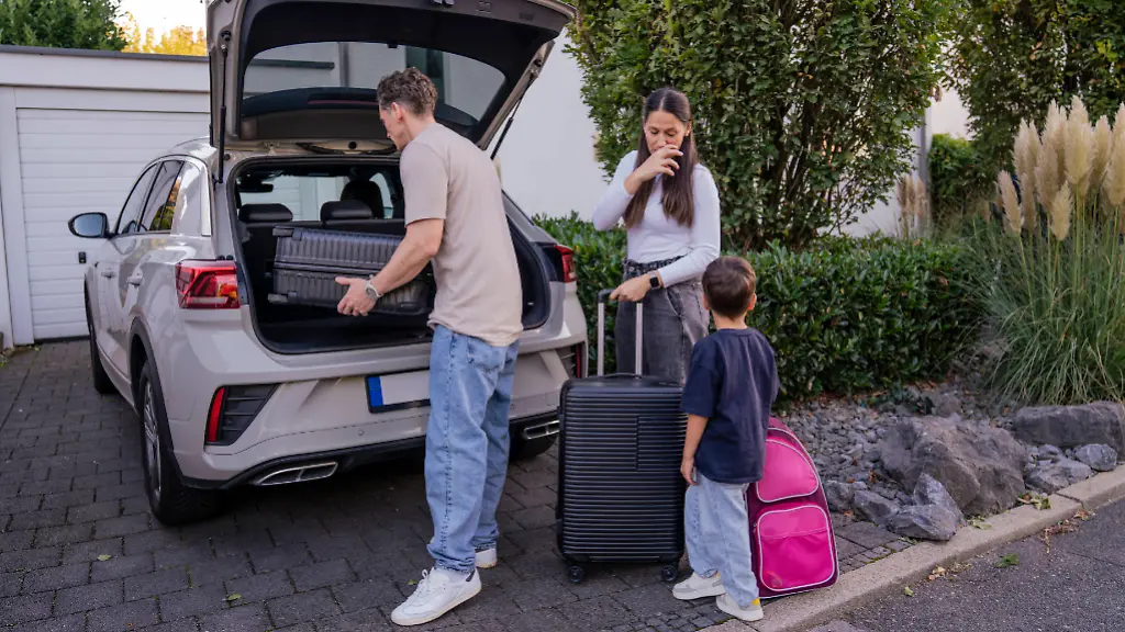 Es-geht-mit-dem-Auto-in-den-Urlaub-Dann-sollte-eine-gute-Basisausstattung-vorhanden-sein