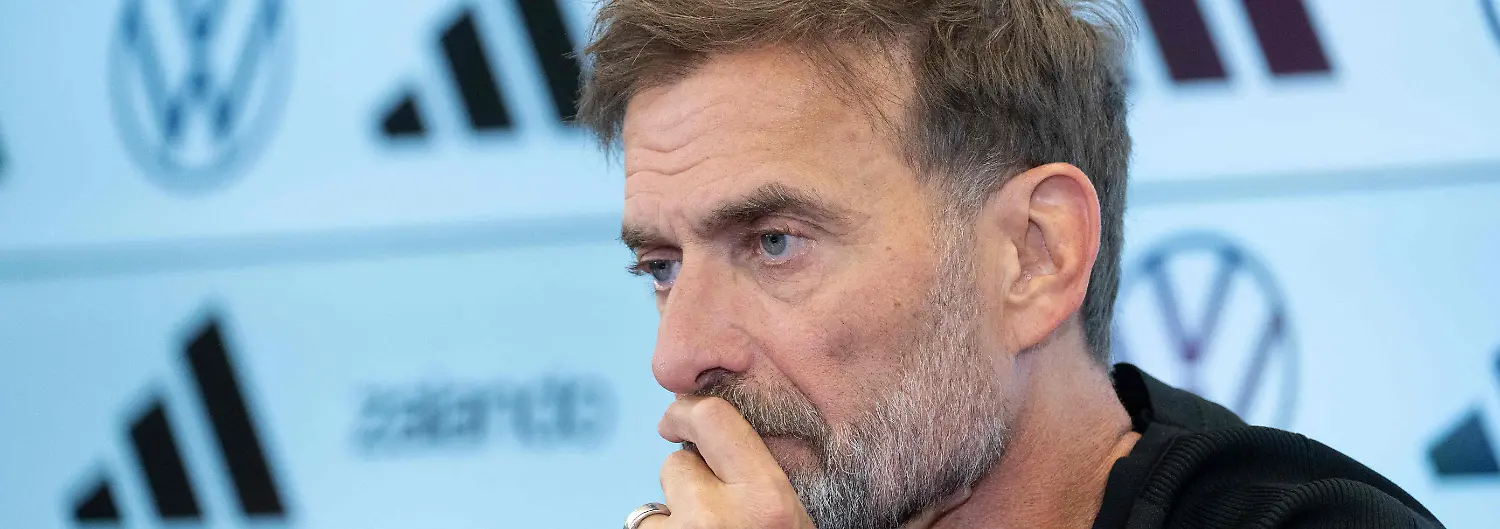 Trainer-Bundestrainer-Juergen-KLOPP-J-rgen-GER-Portraet-Portr-t-Portrait-Angeschnittenes-Einzelbild-Einzelmotiv-Pressekonferenz-des-DFB-zur-Vorstellung-von-Juergen-Klopp-als-neuer-Fussball-Bundestrainer-DFB-Campus-in-Frankfurt-am-24-07