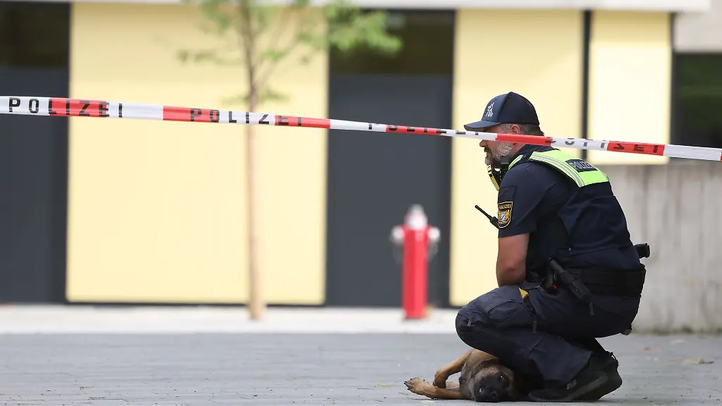 Bei-dem-Angriff-an-einem-Gymnasium-waren-zwei-13-Jahre-alte-Maedchen-schwer-verletzt-worden