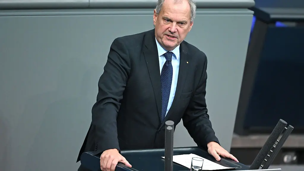 Fritz-Guentzler-hat-sich-gegen-einen-Posten-im-Bundeskabinett-entschieden