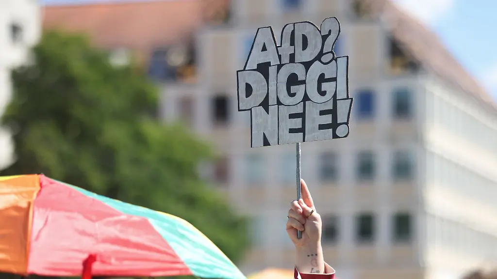 Auf-der-Internetseite-der-Kampagne-erhalten-Waehler-anhand-ihrer-Postleitzahl-Wahlempfehlungen