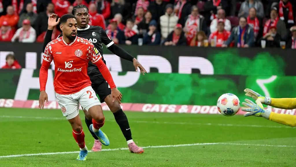 Freiburgs-Cyriaque-Irie-vorn-traf-im-Testspiel-gegen-Derby-County
