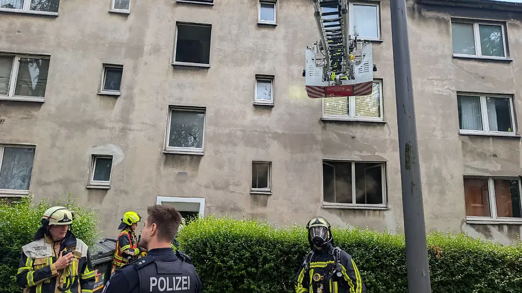 Ein-Mensch-kam-bei-dem-Feuer-ums-Leben