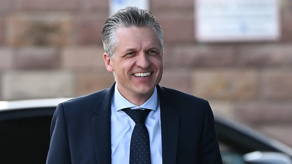 Der-CDU-Politiker-Thorsten-Frei-betritt-ein-Forum-der-IHK-zu-einer-Gespraechsrunde-Thorsten-Frei-soll-neuer-Vorsitzender-der-CDU-Fraktion-im-Bundestag-werden