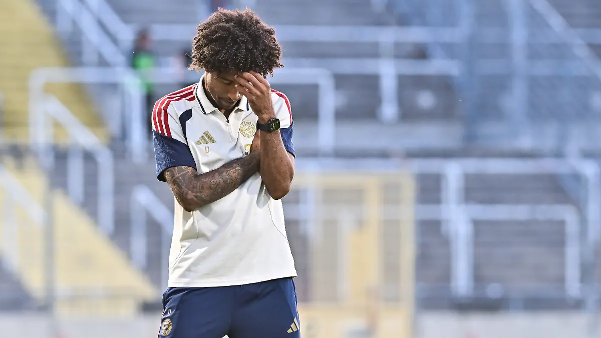 MUNICH-GERMANY-24-JULY-im-Bild-ein-nachdenklicher-DANTE-Bonfim-Costa-Santos-Cheftrainer-FC-FC-Bayern-Munich-II-Einzelfoto-Freisteller-waehrend-dem-Match-der-Regionalliga-regional-league-Bayern-zwischen-den-Amateuren-des-FC-FC-Bayern-Munich-und-dem-SC-Eltersdorf-am-1