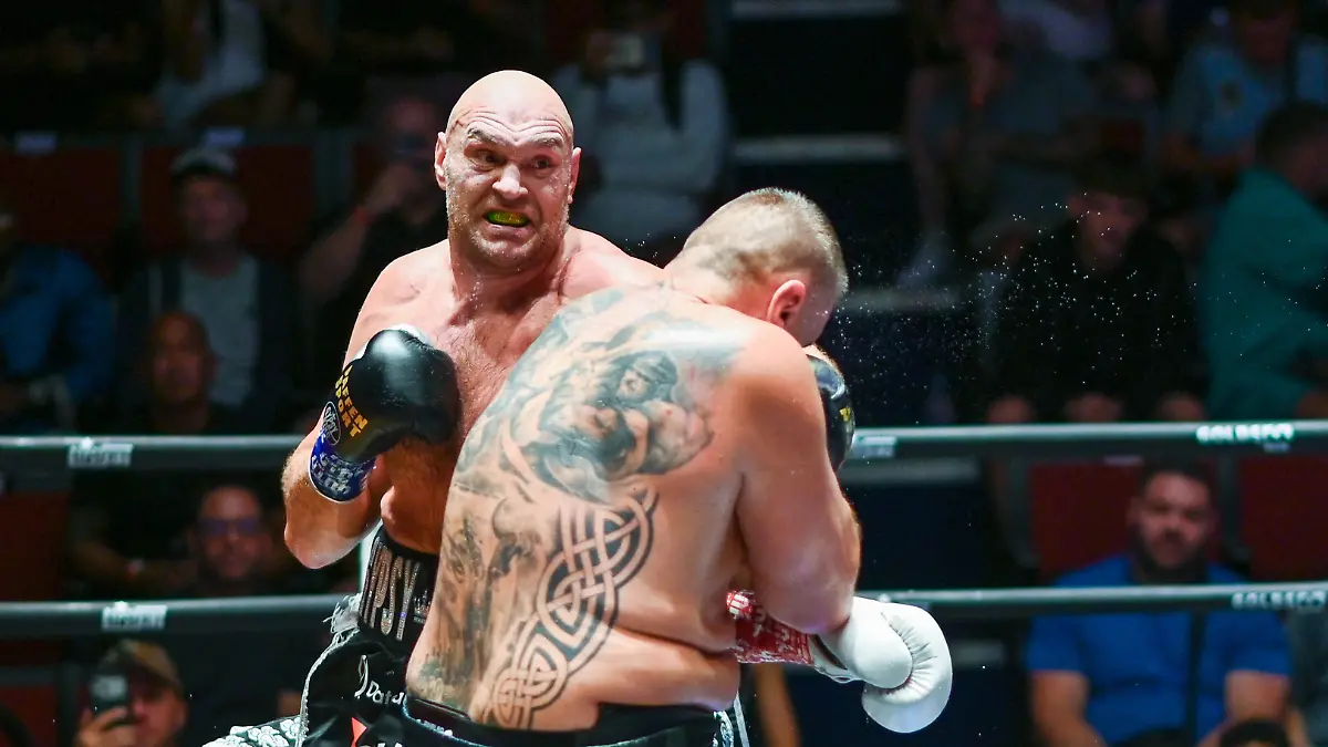 July-24-2026-Pattaya-Chonburi-Thailand-Tyson-Fury-L-and-Mariusz-Wach-R-trading-punches-during-their-heavyweight-boxing-bout-Tyson-Fury-defeats-Mariusz-Wach-by-corner-retirement-after-seven-rounds-to-win-the-WBC-Humanitarian-Belt-at-Max-Muay-Thai-Stadium