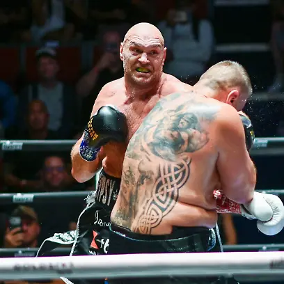 July-24-2026-Pattaya-Chonburi-Thailand-Tyson-Fury-L-and-Mariusz-Wach-R-trading-punches-during-their-heavyweight-boxing-bout-Tyson-Fury-defeats-Mariusz-Wach-by-corner-retirement-after-seven-rounds-to-win-the-WBC-Humanitarian-Belt-at-Max-Muay-Thai-Stadium